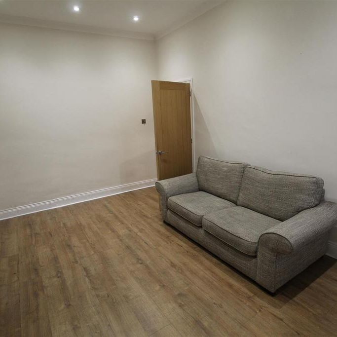 3 bedroom flat to rent - Photo 1