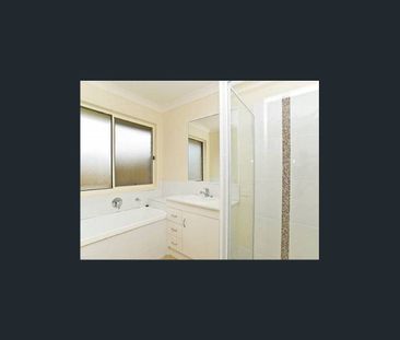 GORGEOUS FAMILY HOME - Photo 3