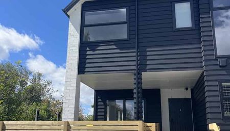 Brand New Home in a Quiet Chartwell Street - Photo 4