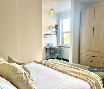 1 bedroom in a house share to rent - Photo 2