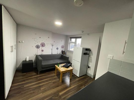 Studio to rent - Photo 1