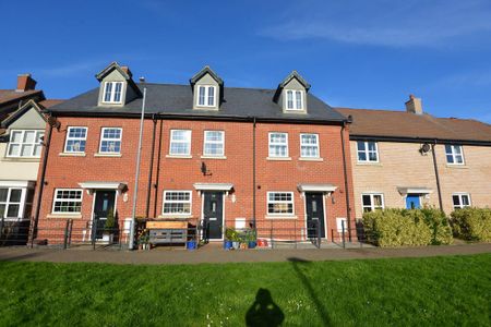 4 bedroom terraced house to rent - Photo 3