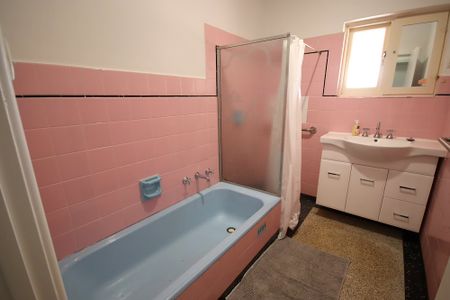 6-bedroom shared house / townhouse, Fox Avenue - Photo 2