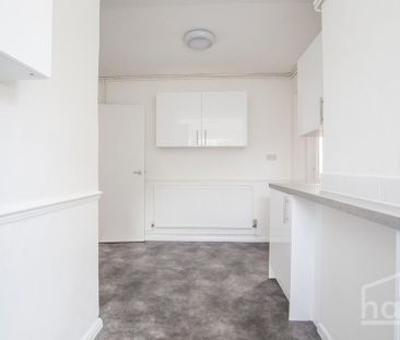 3 bedroom apartment to rent - Photo 4