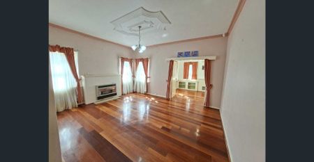 ✨ Spacious, Convenient & Modern Living ✨ - Photo 3