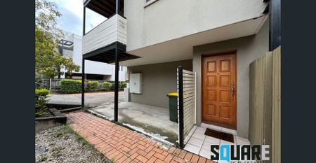 Spacious Three-Storey Townhouse in the Heart of Indooroopilly - Photo 4
