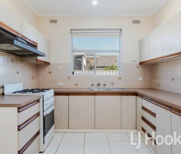 GREAT HOME, GREAT LOCATION! - Photo 5