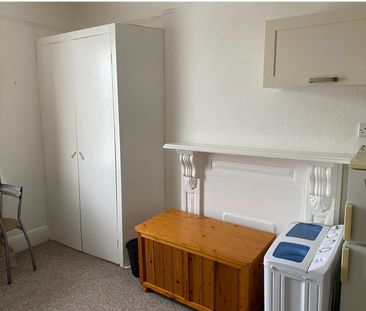 Room in a Shared House, Barnes, SW13 - Photo 3