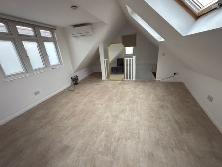 1 Bed Semi-Detached House, Pymmes Mews, N13 - Photo 3