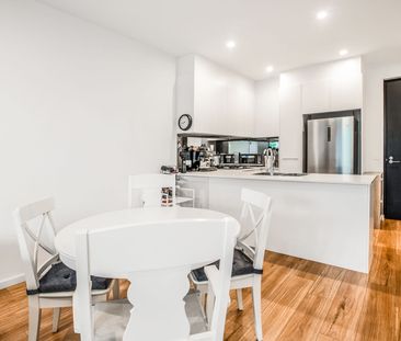 Furnished Modern Living in the Heart of St Clair - Photo 1