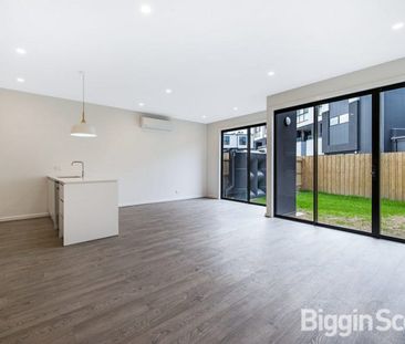 Townhouse In Great Locations... - Photo 1