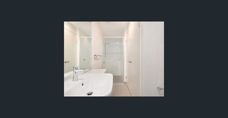 SPACIOUS ONE BEDROOM APARTMENT WITH VIEWS OVER COCKBURN RECREATION CENTRE - Photo 5