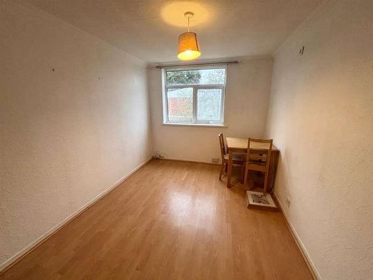 Green Court, Hall Green, B28 - Photo 1