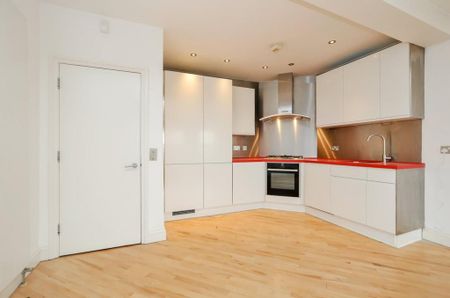 2 bedroom penthouse to rent - Photo 3
