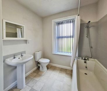 2 bedroom end of terrace house to rent - Photo 3