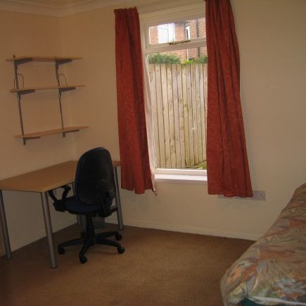 5 bed house close to New College - good bus links to central Durham - Photo 1