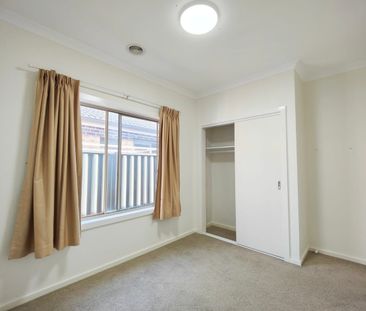 Stunning 4-Bedroom Home for Rent in Tarneit prime location - Photo 4