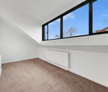 4 bedroom semi-detached house to rent - Photo 6