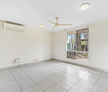 SPACIOUS HOME WITH LARGE FENCED YARD – CONVENIENT LOCATION! - Photo 2