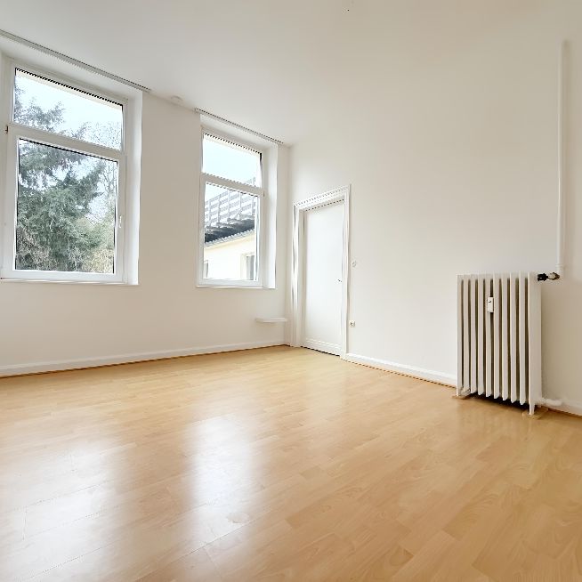 SANIERTE 3-ZIMMERWOHNUNG IM ALTBAU ZU MIETEN! - Photo 1
