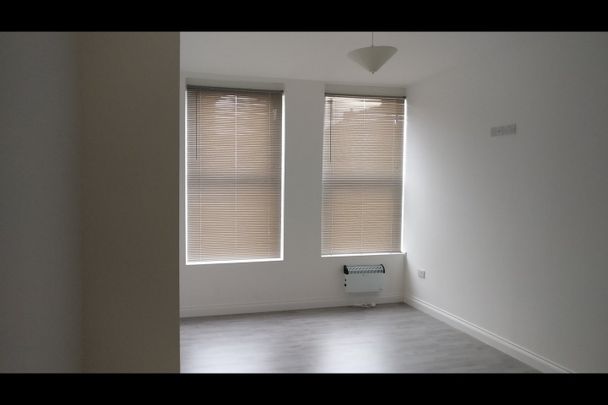 Studio Flat, Stanley Road, L20 - Photo 1