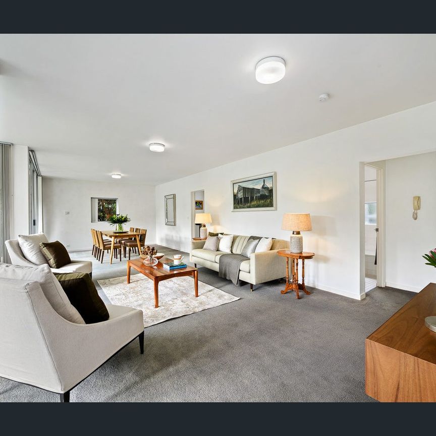 Spacious Two-Bedroom Apartment in Sought-After Battery Point - Photo 1