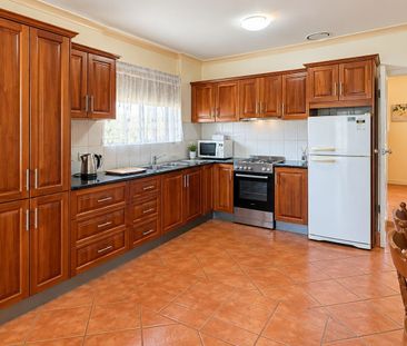 Spacious Furnished Family Home in the Heart of Victor Harbor - Photo 5