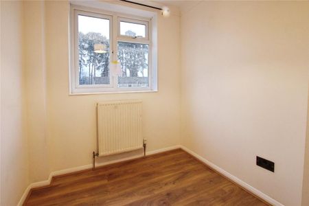 4 bedroom end of terrace house to rent - Photo 4