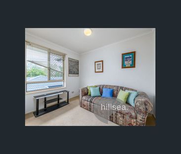 CHARMING 3 - BEDROOM TOWNHOUSE ON THE GOLF COURSE IN HELENSVALE - Photo 2