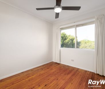 Two Storey Family Home With a Pool - Great For Summer - Photo 2