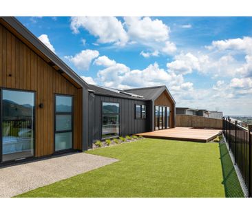 STUNNING EX SHOWHOME - Photo 1