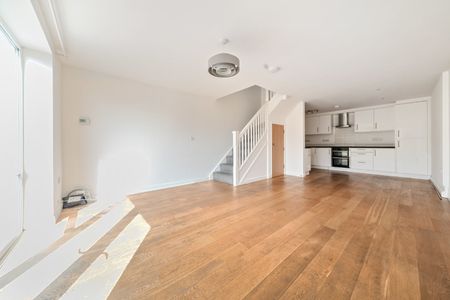 4 bedroom semi-detached house to rent - Photo 4