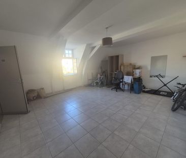 Location Appartement 3 pièces 81m² ST OMER 62500 - Photo 3