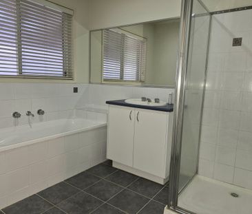 37 Longwood Drive, Mornington, VIC 3931 - Photo 4