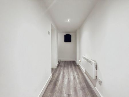 The Bungalows, The Warren, Stanford Le Hope, SS17 - Photo 2