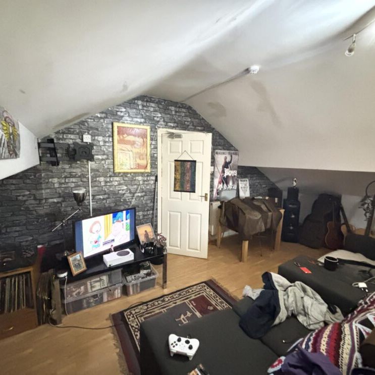 Flat 3, 68 Victoria Road, Leeds, LS6 1DL - Photo 1