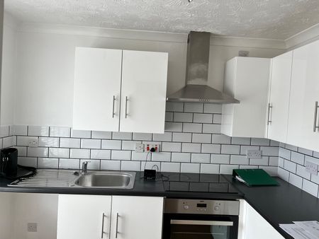 2 Bed Terraced House, Hawksworth Drive, CV1 - Photo 5