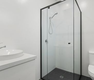 Stunning Modern Home - Photo 4
