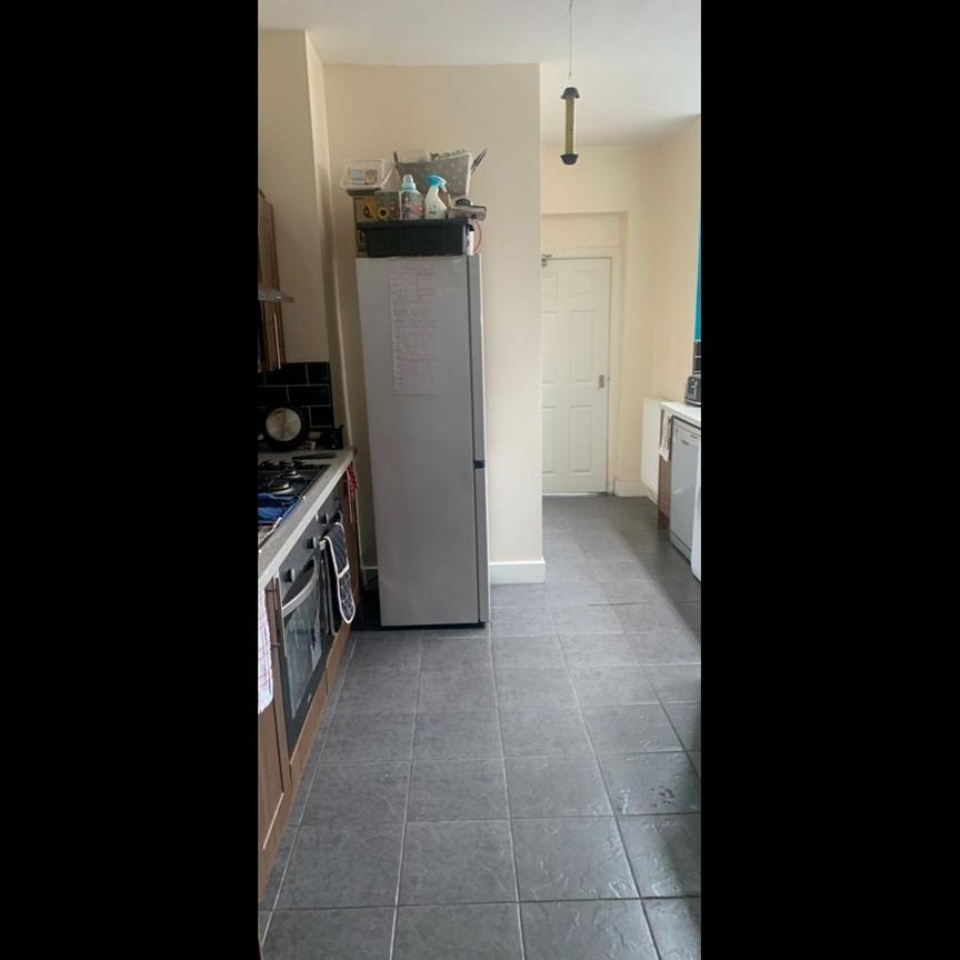 1 Bed Terraced House, Weast Lane, M5 - Photo 1