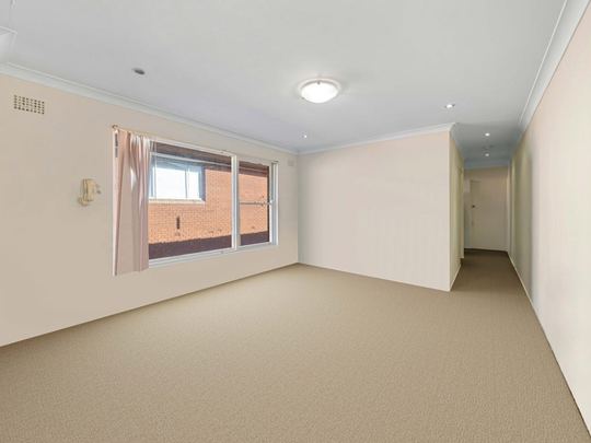 Top Floor Spacious Apartment - Photo 1