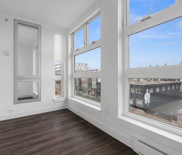 East Village - 1 Bedroom + Den - Available March 1st - Photo 2