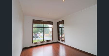 Perfectly located three bedroom home. - Photo 2