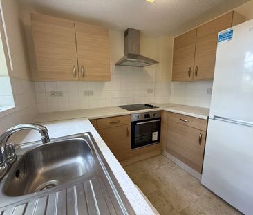 Gould Close, Newbury, Berkshire, RG14 - Photo 3