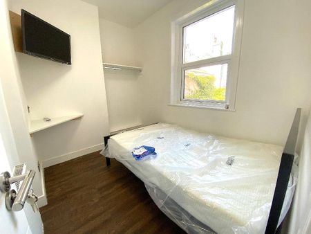 5 bedroom maisonette to rent - Photo 4