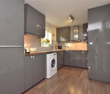 3 bedroom detached house to rent - Photo 3