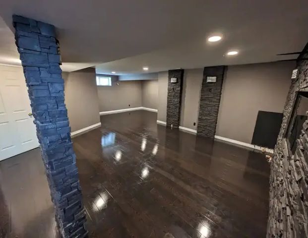 Large spacious house 3 B/R - 2.5 bath - fully finished basement | Calgary - Photo 1