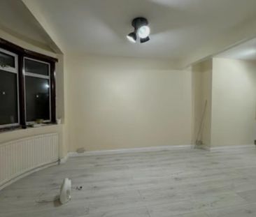 4 bedroom detached house to rent - Photo 3