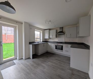 3 bedroom semi-detached house to rent - Photo 5