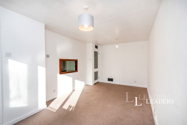 2 bedroom house to rent Greythorne Road, Woking, GU21 - Photo 1