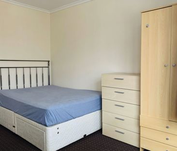 3 bed Shared House for Rent - Photo 2
